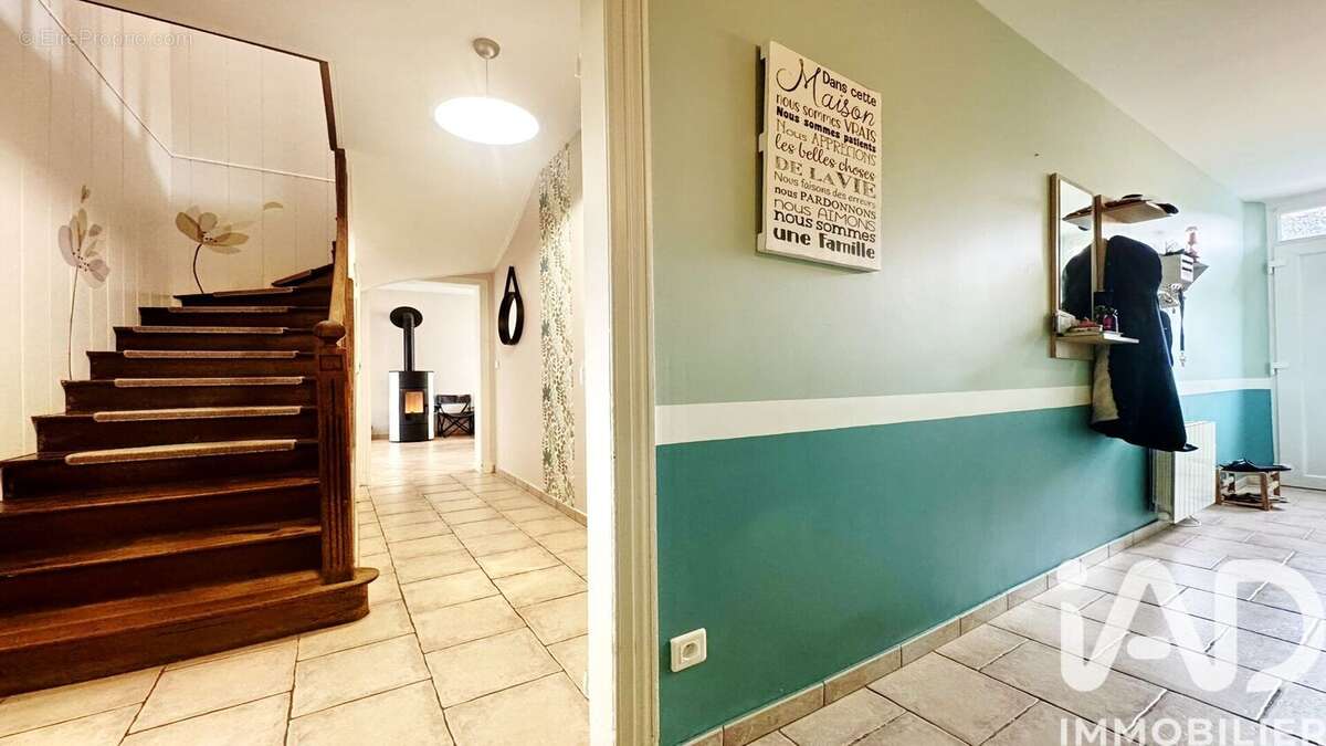 Maison 122 m² à Vienne-Le-Chateau  - photo 2