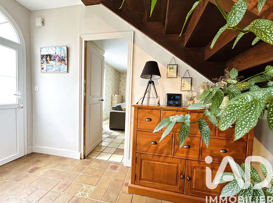Maison 140 m² à Neuille-Le-Lierre  - photo 7