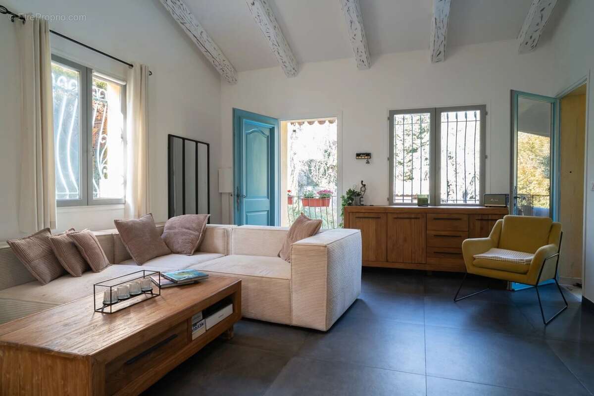 Maison à TOURRETTES-SUR-LOUP