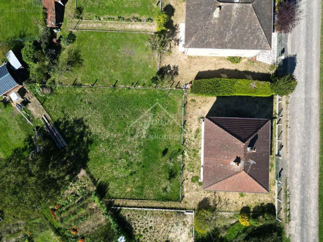 Maison à THIEL-SUR-ACOLIN