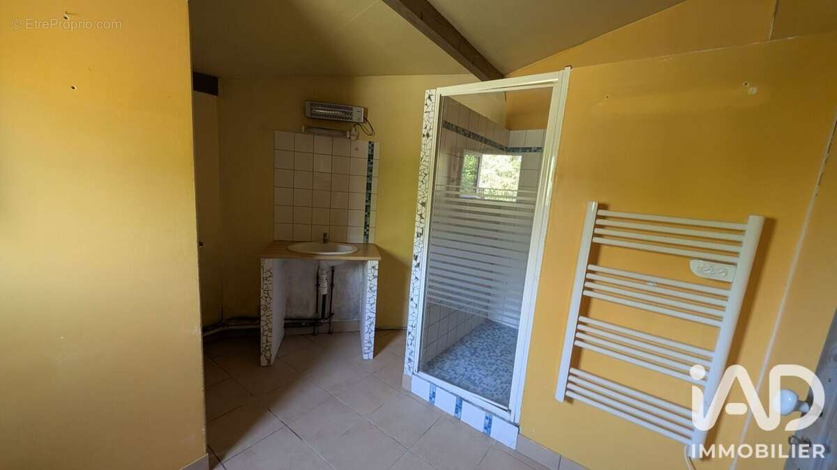 Maison 96 m² à Blet  - photo 6