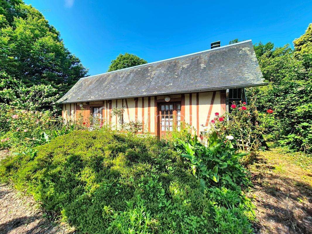 Élégante maison de maître, avec deux maisons d'amis, sur plus de 2Ha de terrain, à 9 kms de Honfleur ! - photo 23