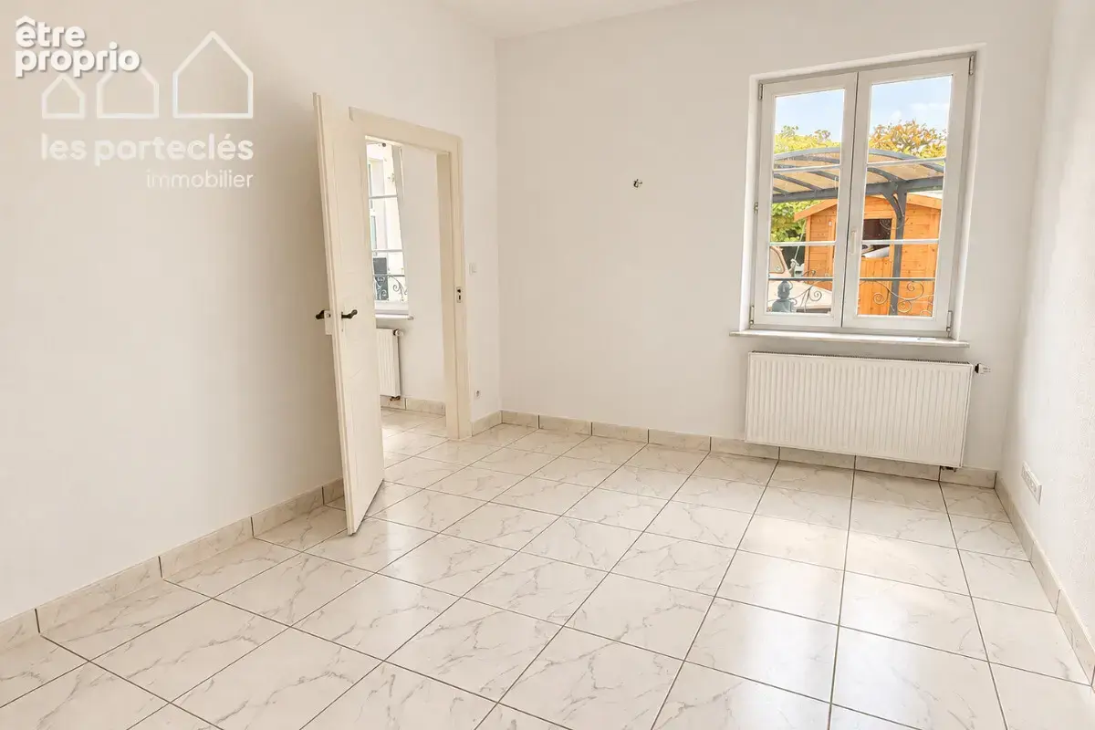 Appartement rez-de-chaussée - 4P 103 m² - parking et cave - photo 2