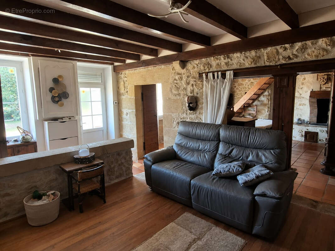 Maison de caractère de 123 m2 avec pigeonnier sur un terrain de 940 m2 - photo 3