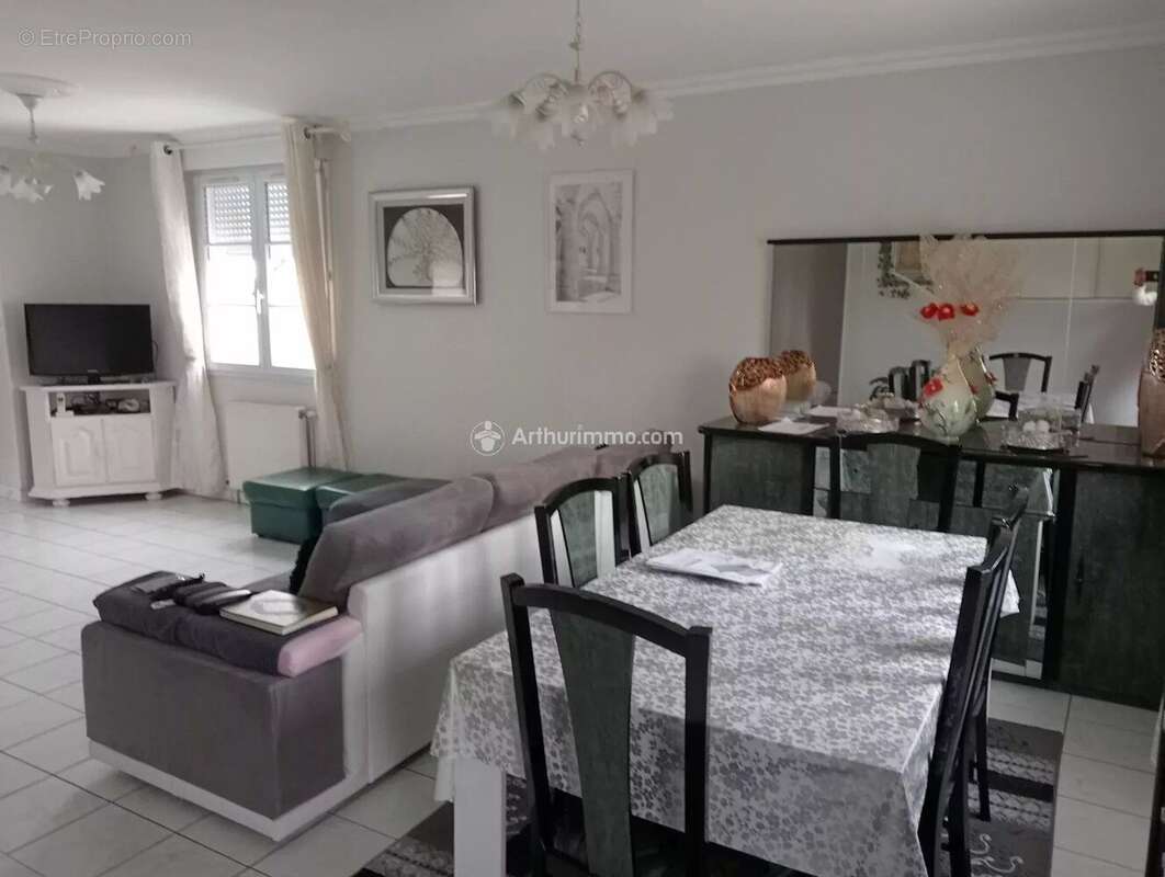 Maison à VILLAINES-LA-JUHEL