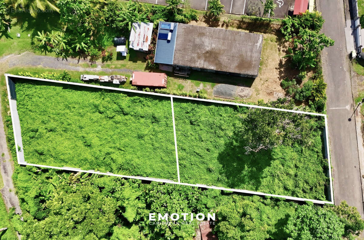 Terrain à PETIT-BOURG