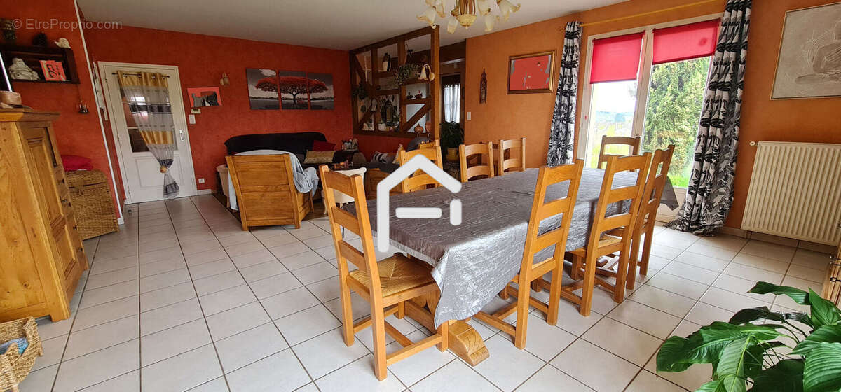 Maison à ARNAC-POMPADOUR