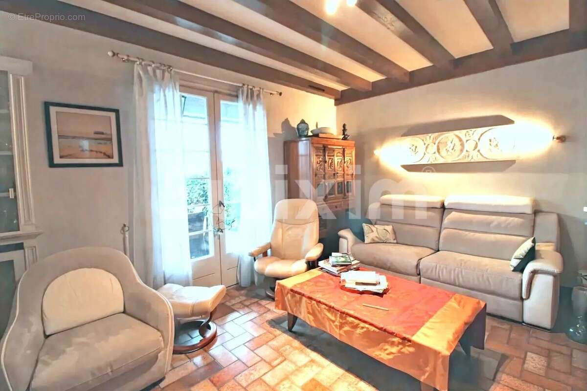 Maison à PUGNY-CHATENOD