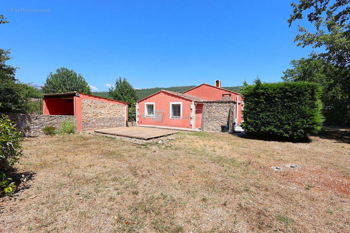 Maison à SAINT-CEZAIRE-SUR-SIAGNE