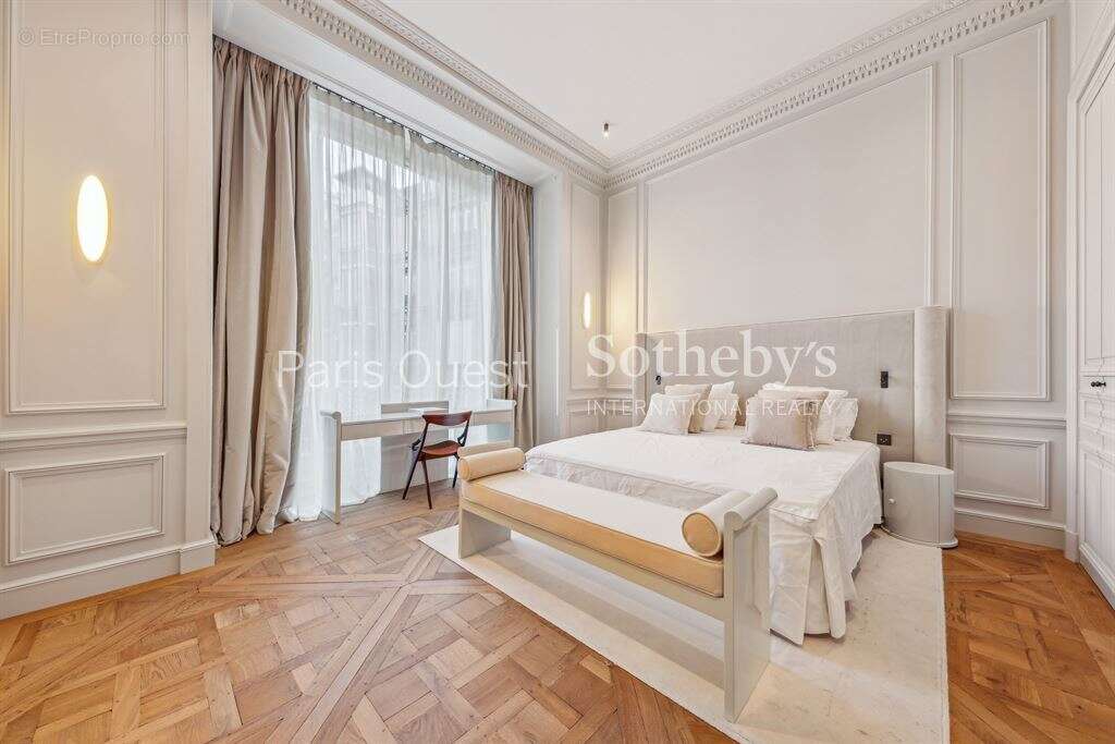 Appartement à PARIS-8E