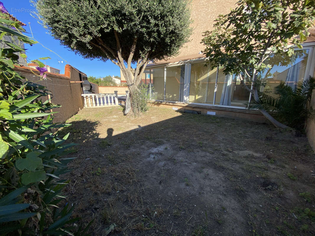 Maison à SAINT-LAURENT-DE-LA-SALANQUE