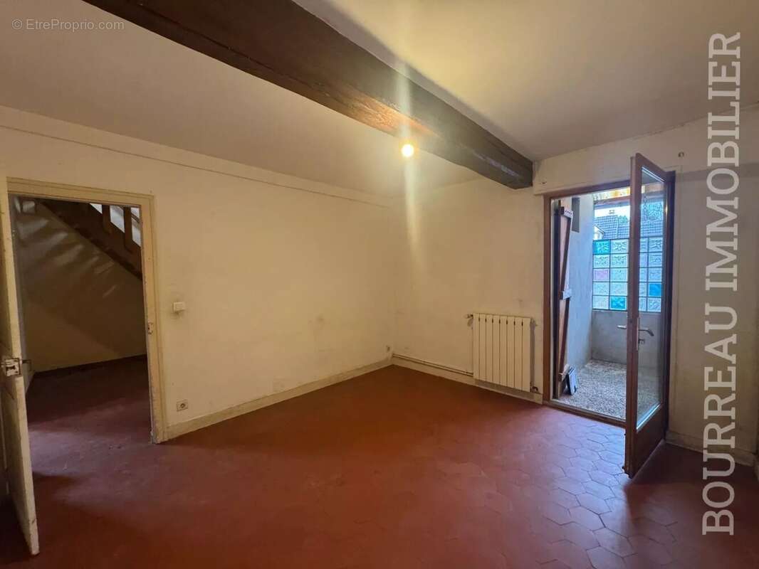 Maison à LA CELLE-SAINT-CYR