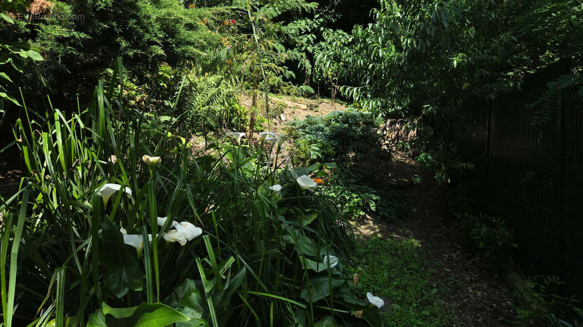 Maison à SAINT-DENIS-DE-L&#039;HOTEL