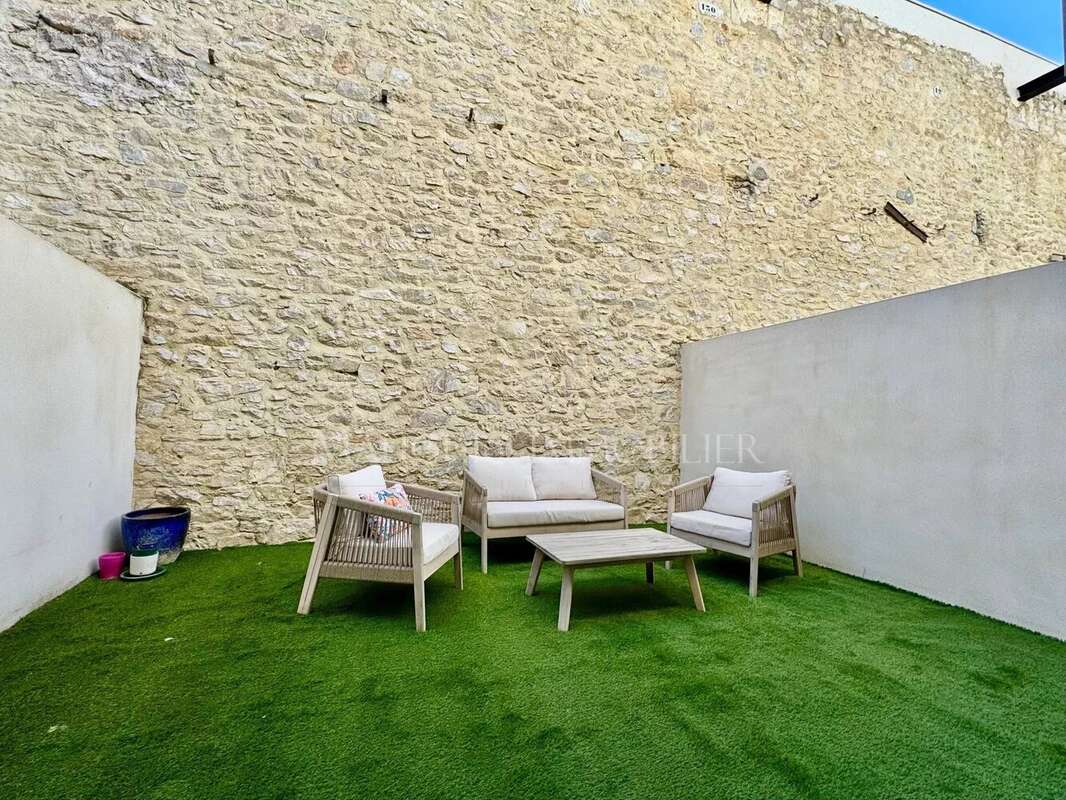 Maison à MAUGUIO