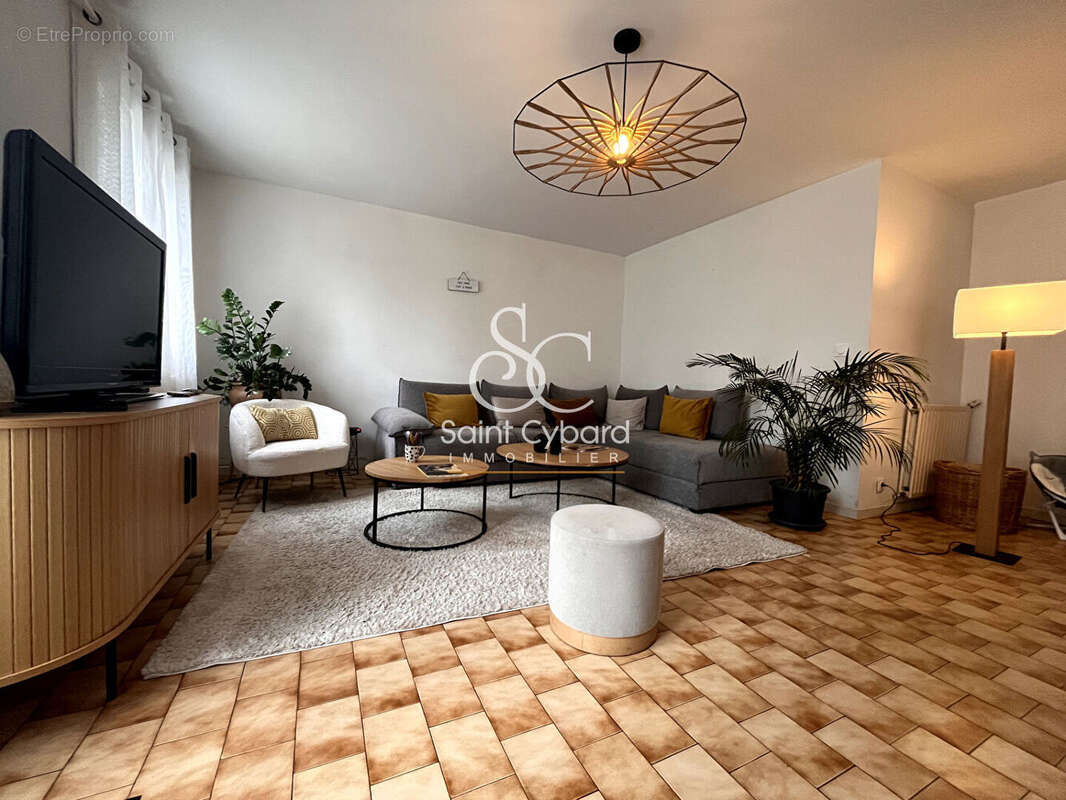 Maison à SAINT-YRIEIX-SUR-CHARENTE