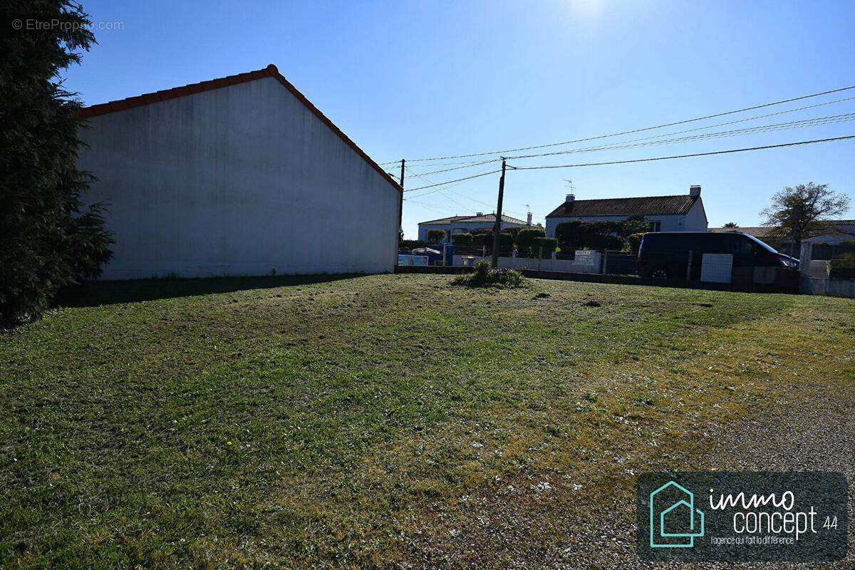 Terrain à LE PELLERIN