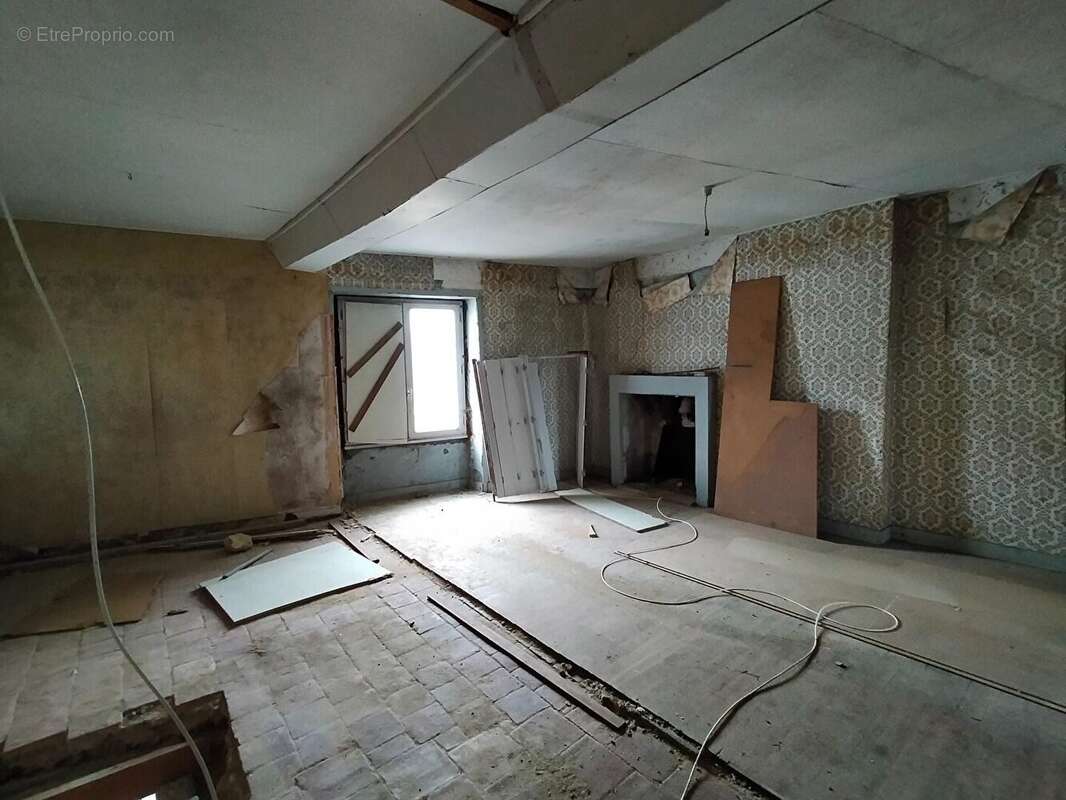 Maison à VILLAINES-LA-JUHEL