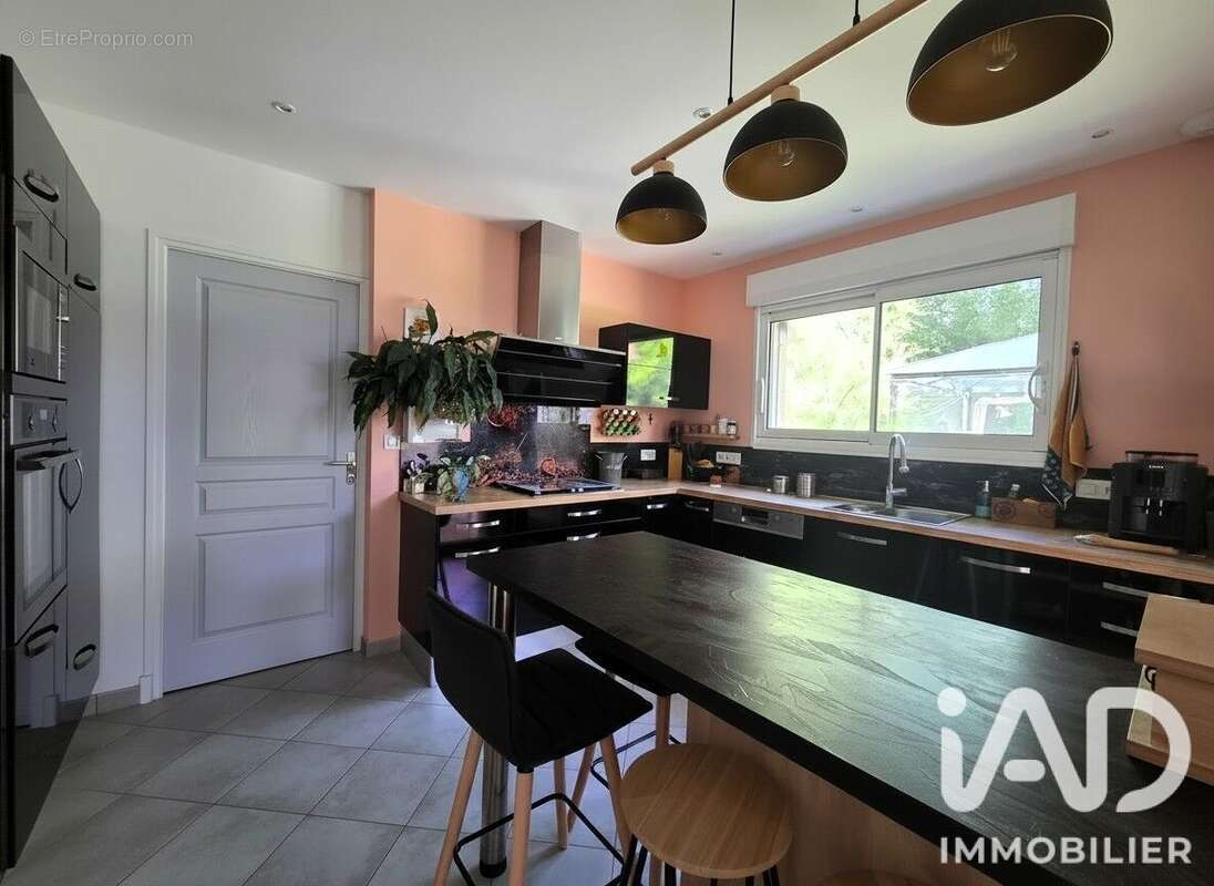 Maison 139 m² à La Loubiere  - photo 3