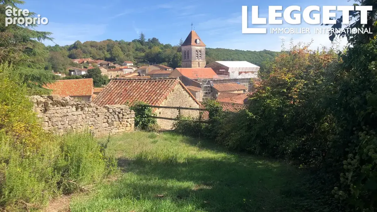 Ensemble immobilier à fort potentiel — Idéal investisseur ou projet mixte au coeur de Nanteuil en Vallée - photo 7