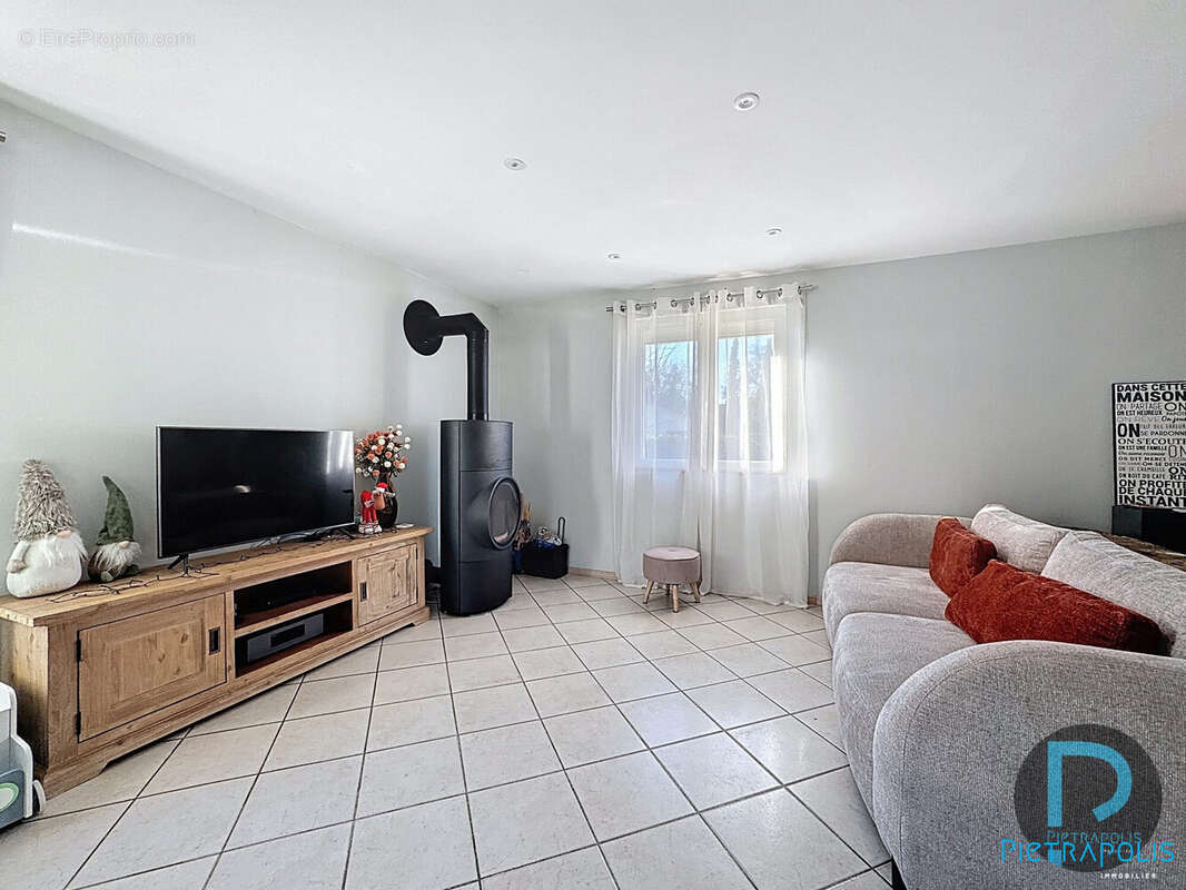 Maison à GENOUILLEUX