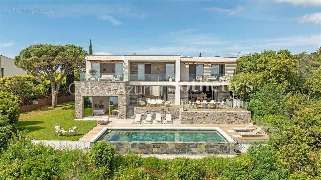 Villa de luxe aux Issambres avec vue mer panoramique et piscine à débordement - photo 19