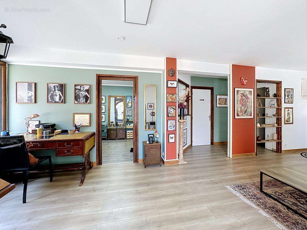 Local commercial - photo 3