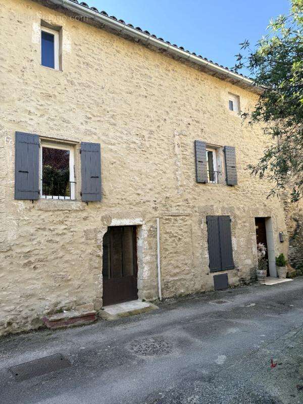 Maison à GORDES