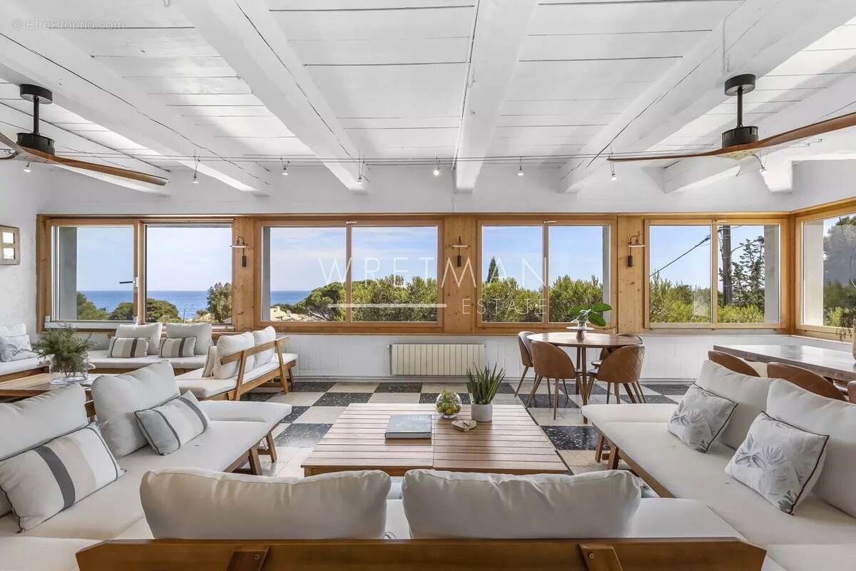 Maison à LES ISSAMBRES