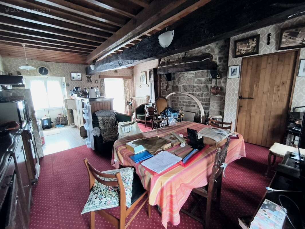 Maison à CHAMPSECRET