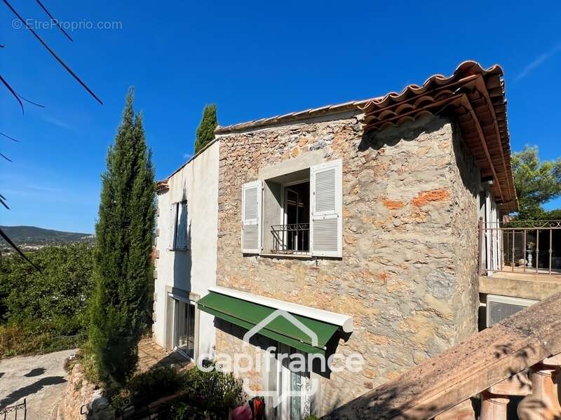 Maison à vendre 6 pièces HYERES (83) - Charme de l'ancien - 4 chambres - 200m2 habitables - Piscine - possibilité 2 appartements - photo 31