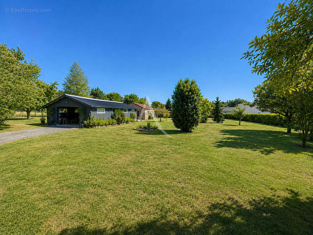 Maison Coueron avec grand garage et terrain - photo 11
