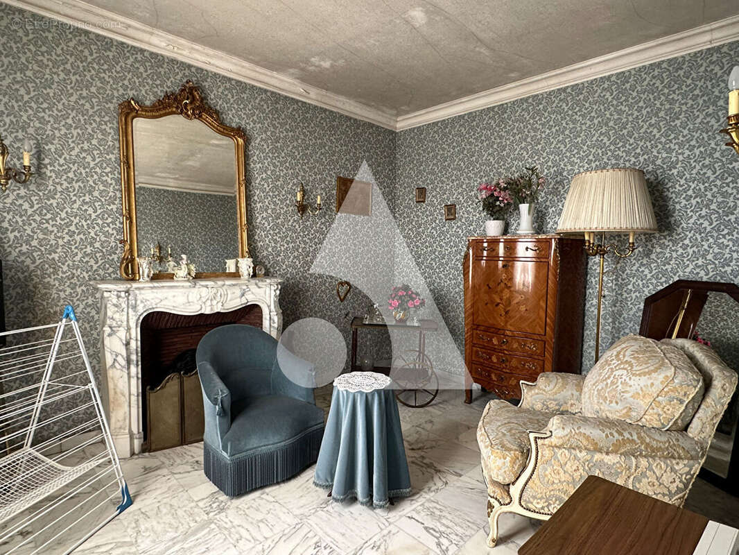 Maison meulière de 98m² avec dépendance de 160 m²  sur 1 126 m² de terrain - photo 3