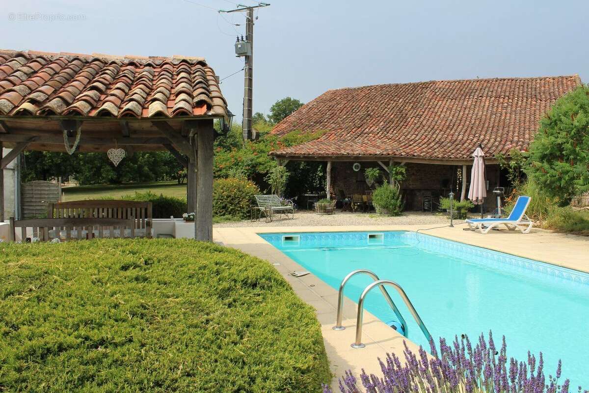 Maison à GENOUILLE