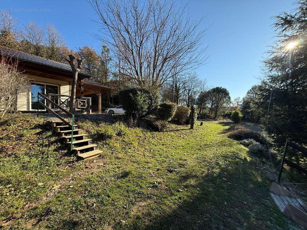   - Maison à UCEL