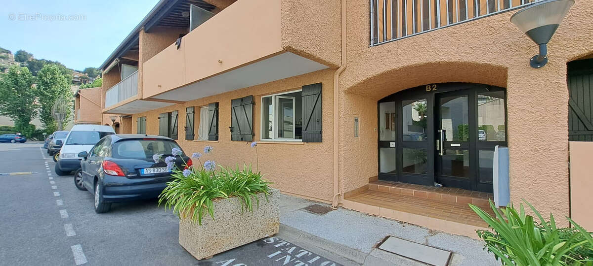Appartement à SAINT-CYR-SUR-MER