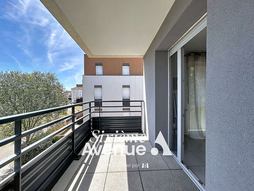 Appartement à MEYZIEU