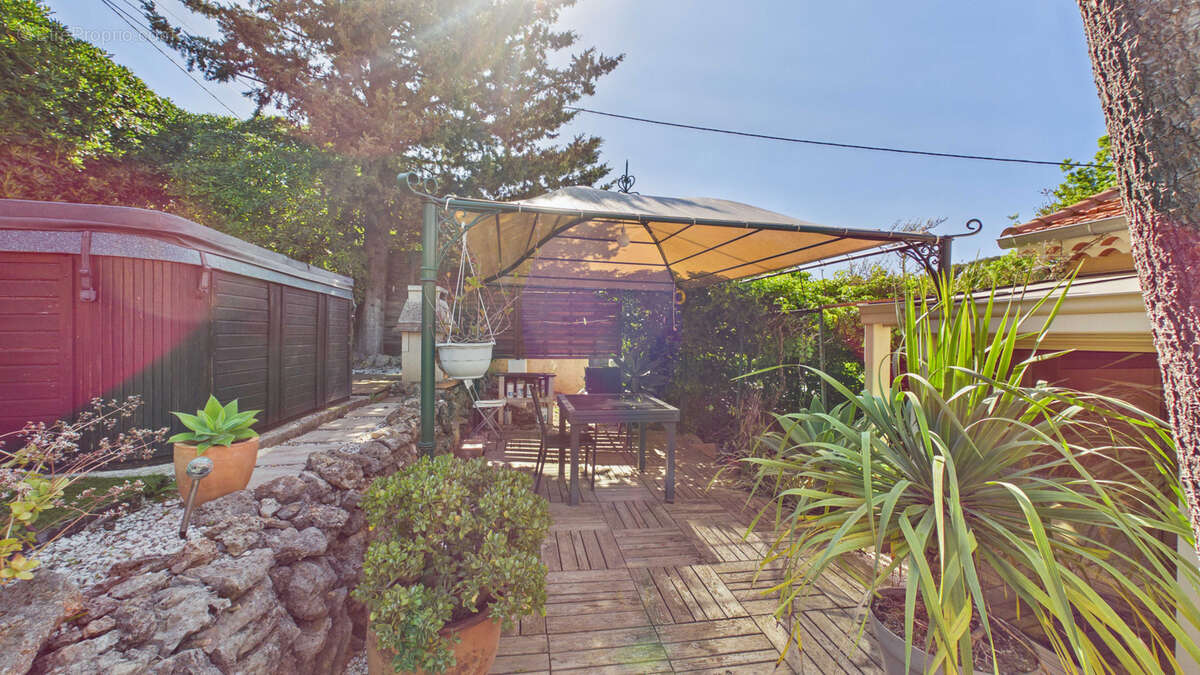 Maison à CARQUEIRANNE