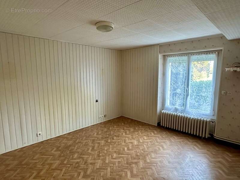 Maison à SAINT-PHILBERT-EN-MAUGES