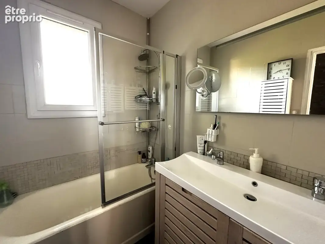 Exclu st-genis-les-ollieres maison renovee avec piscine - photo 14