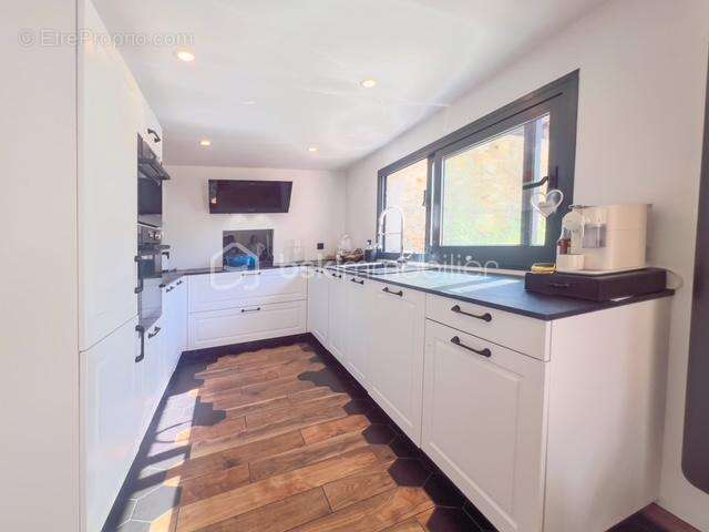 Maison à MANDRES-LES-ROSES