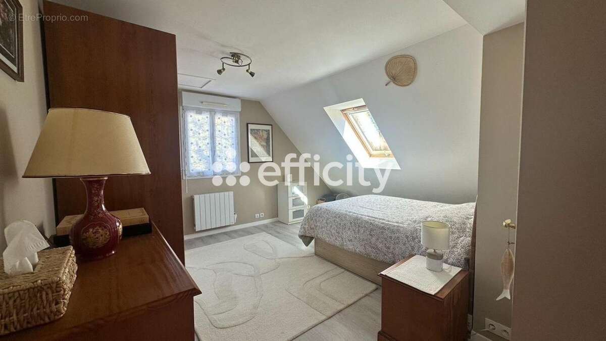 Maison à SAINT-CYR-SUR-LOIRE