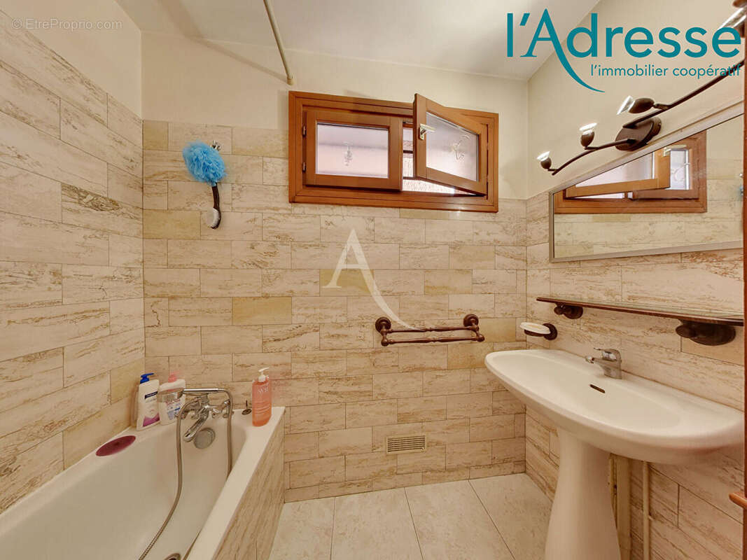 Maison Neuilly Sur Marne 6 pièces DE 140M²  !!! - photo 9