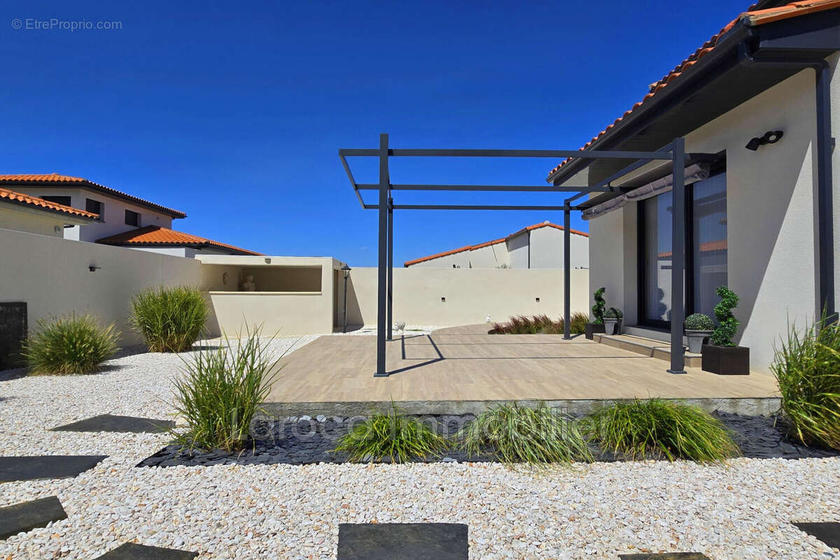 Maison 93 m² à Laroque-Des-Alberes  - photo 5