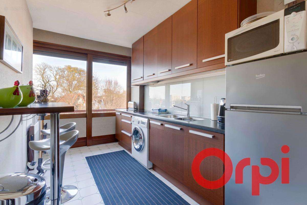 Appartement à LES PAVILLONS-SOUS-BOIS