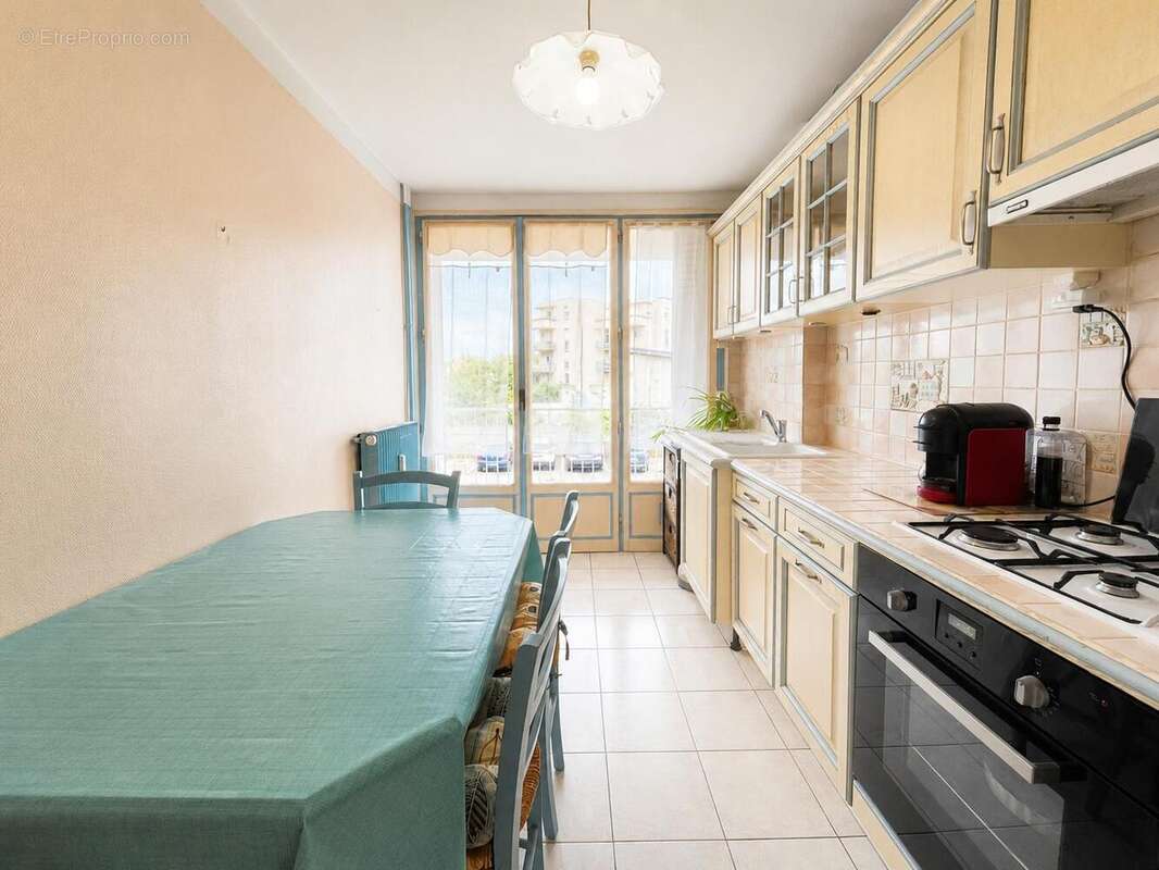 Appartement 72 m² à Bron  - photo 4