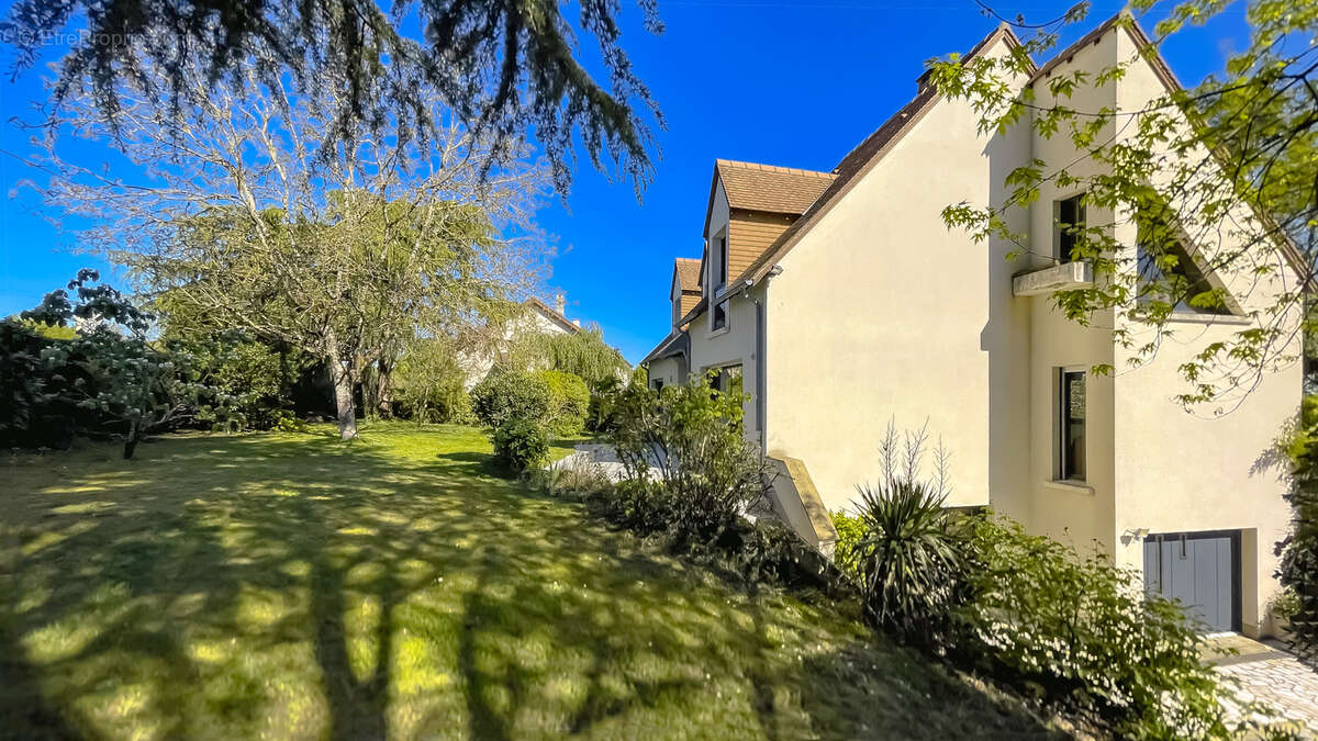 Maison à YVRE-L'EVEQUE