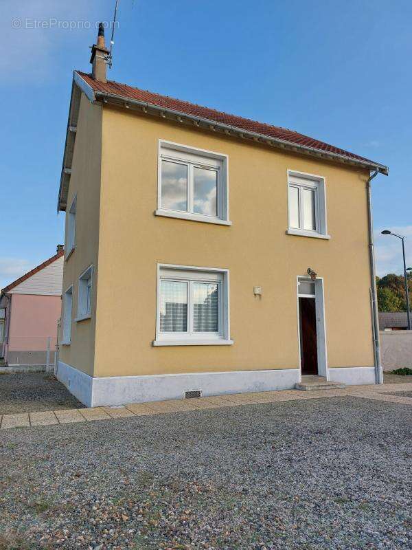 Maison à SAVIGNE-L'EVEQUE