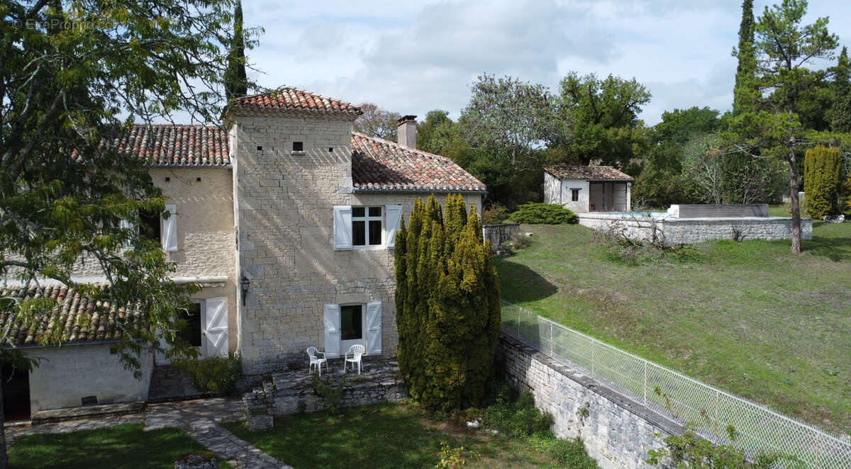Maison à MONTAIGU-DE-QUERCY