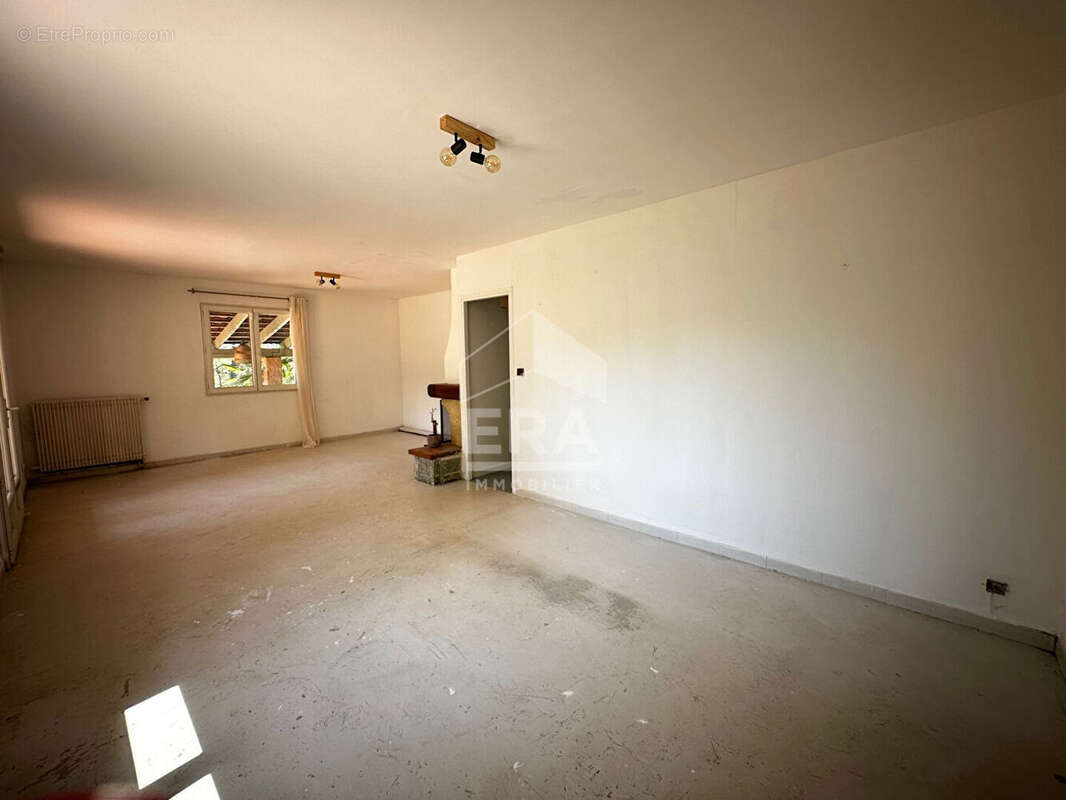 Maison à CHATEAUNEUF-LE-ROUGE