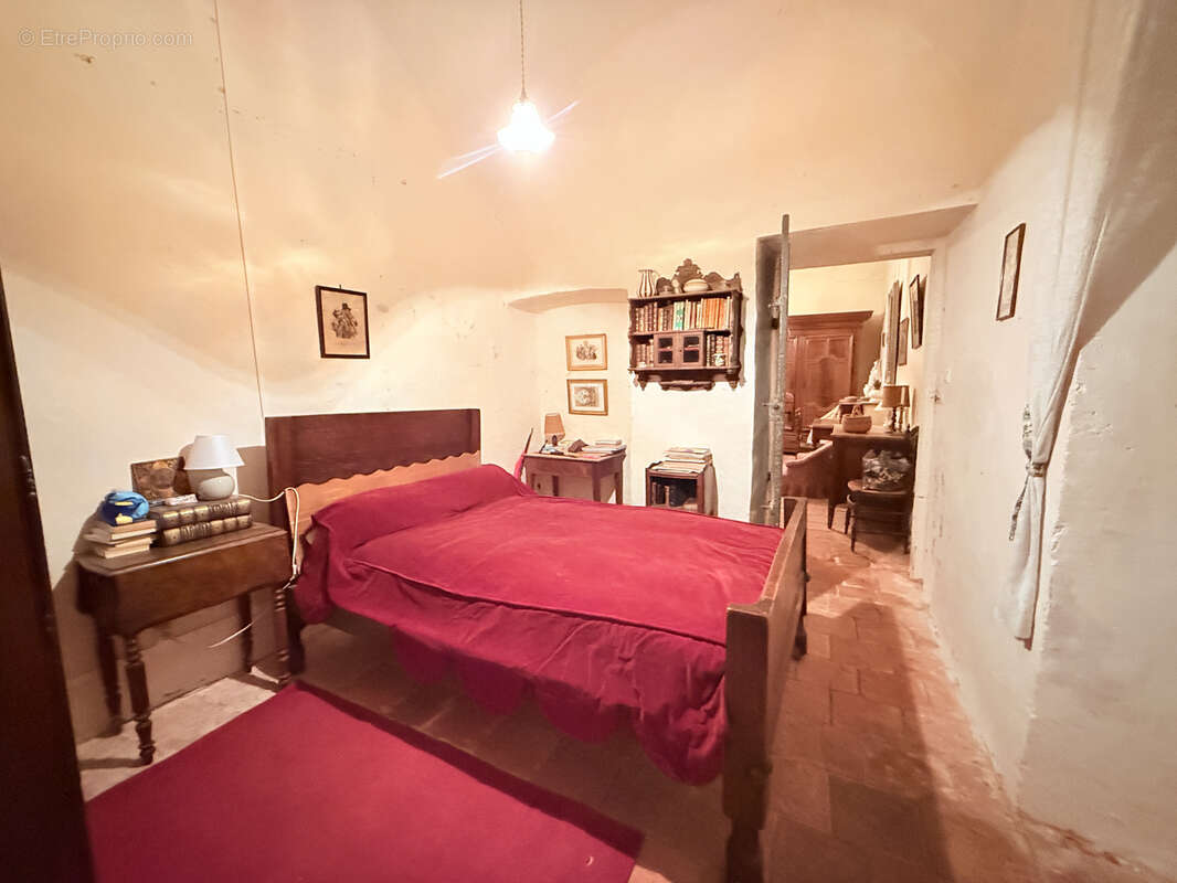 À vendre   Château de Rogues, un bien d'exception chargé d'histoire - photo 8